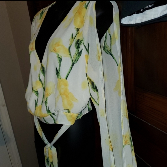 NWT XL open shoulder top - Picture 2 of 3